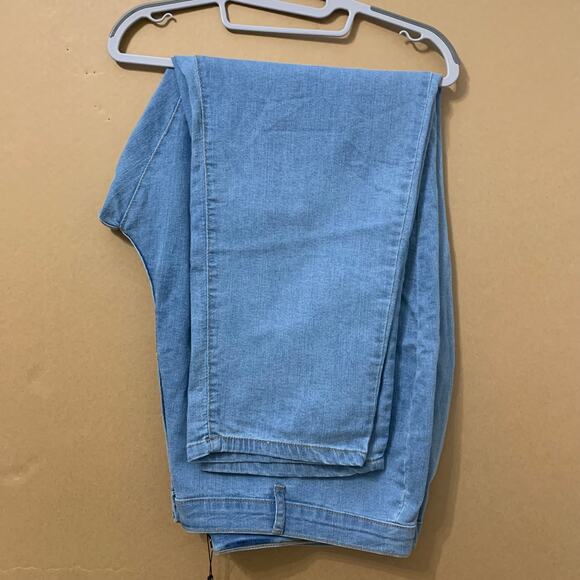 PRETTYLITTLETHING PLUS Light Wash Hi Waist Skinny Jeans Sz 20 - Picture 12 of 15